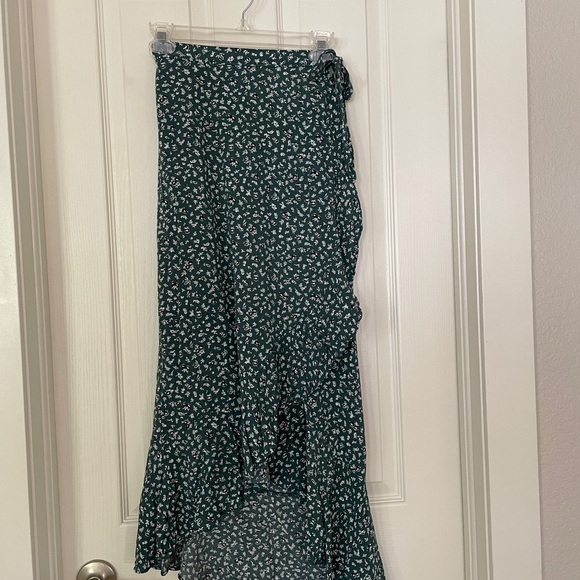 Abercrombie & Fitch Green Fliral Ruffled High-Low Skirt, M - Picture 2 of 3